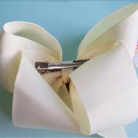 Barrette noeud blanc