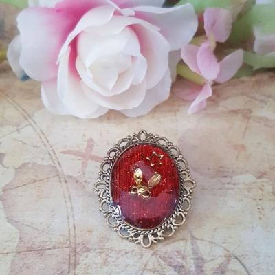 Broche rouge lapin
