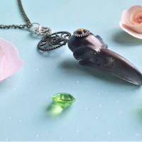 Collier tete de corbeau j