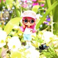 Q posket arale figurine